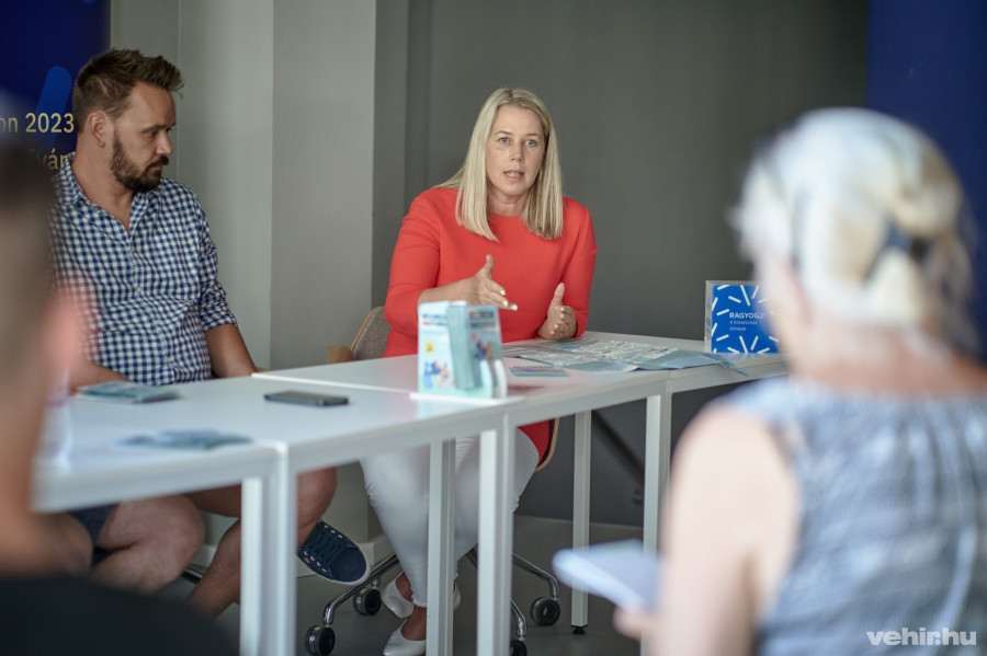 Jobbra Bérczi Beáta