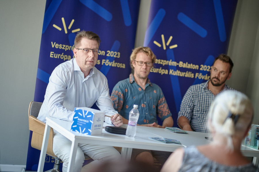 Balra Török Balázs