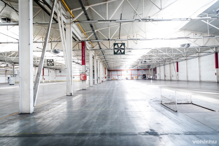 A csarnok egy évig állt üresen.