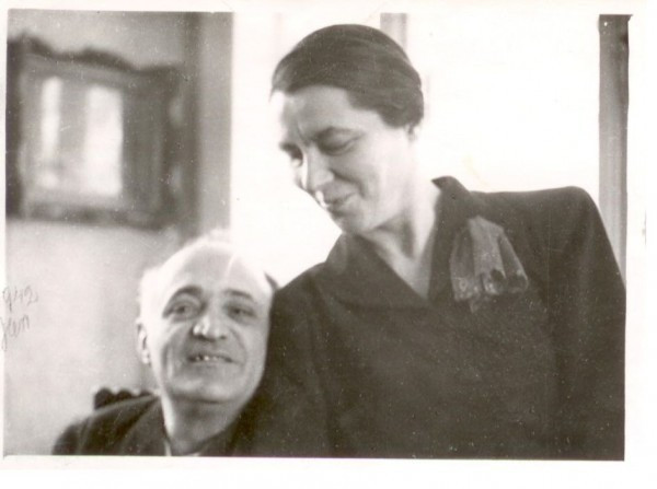 Élete végén tolószékbe került, amit mintegy trónszéket "használt"