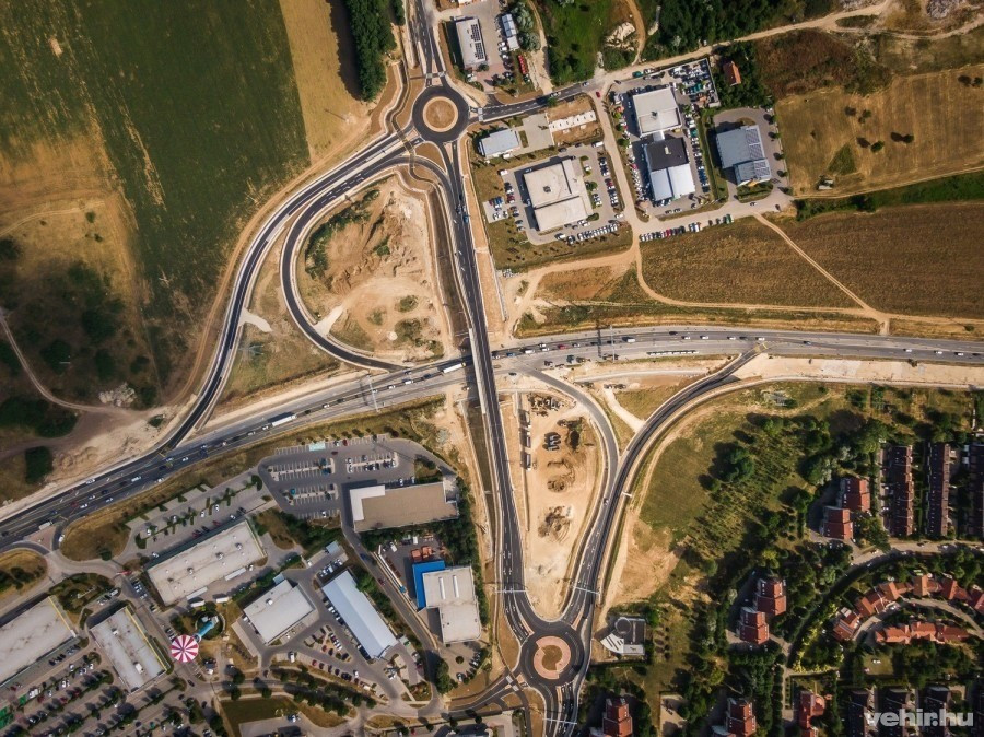 Az új Almádi úti felüljárónál is a körforgalmak segítik a gyorsabb haladást
