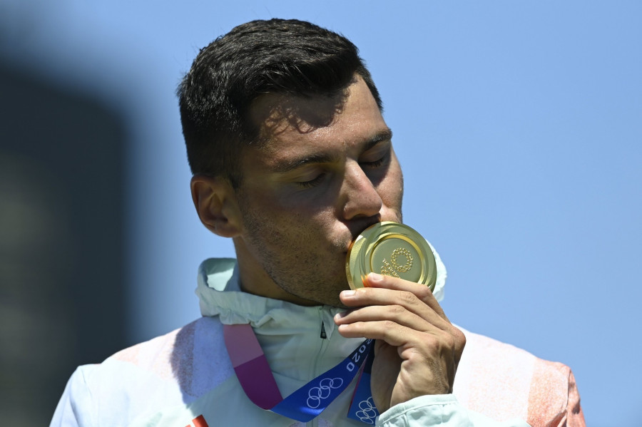 Az aranyérmes Tótka Sándor a férfi kajak egyesek 200 méteres versenyének eredményhirdetésen - MTI/MTI Fotószerkesztőség/Kovács Tamás