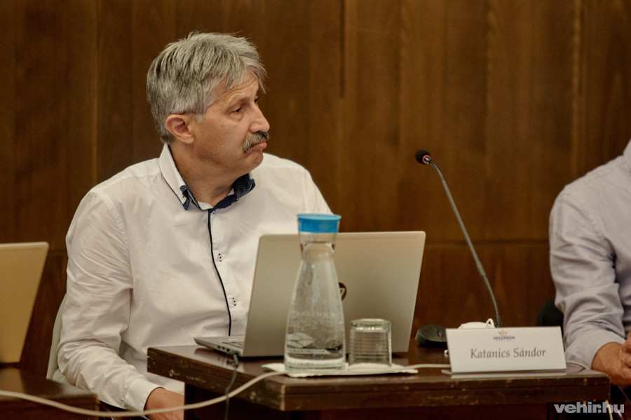 Katanics Sándor a városi közgyűlésben