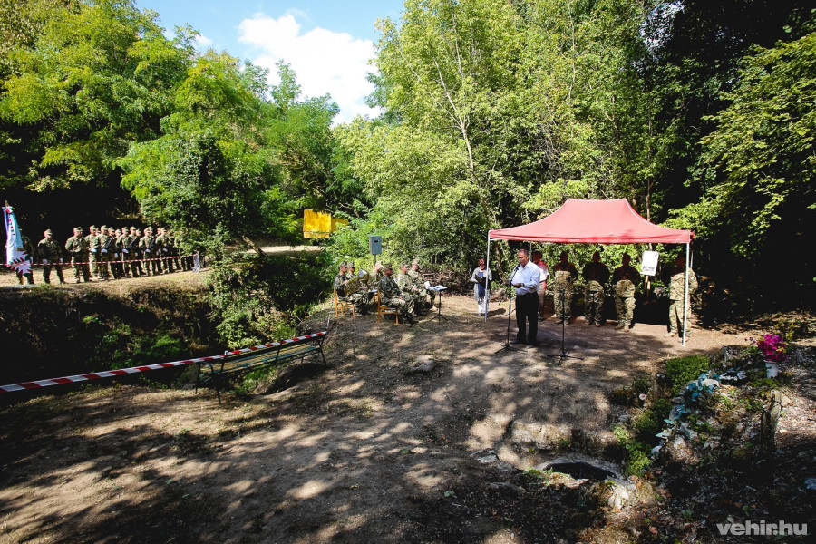 Bázsa Botond önkormányzati képviselő a Rab Mária forrásnál tartott ünnepségen.