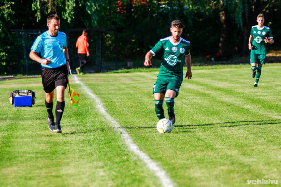 Nagy csatában nyert, továbbra is hibátlan a Tihany (archív fotó)