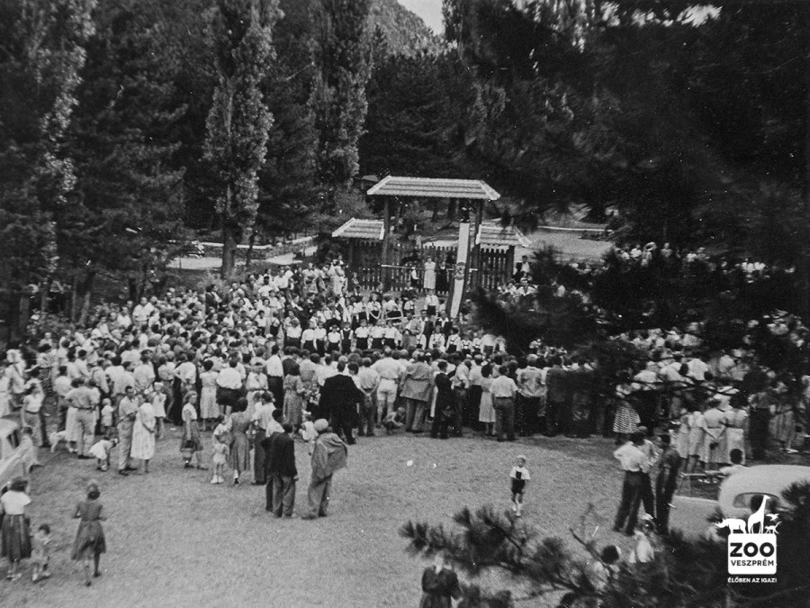 Korabeli fénykép az állatkert megnyitásáról. Forrás: Veszprémi Állatkert.