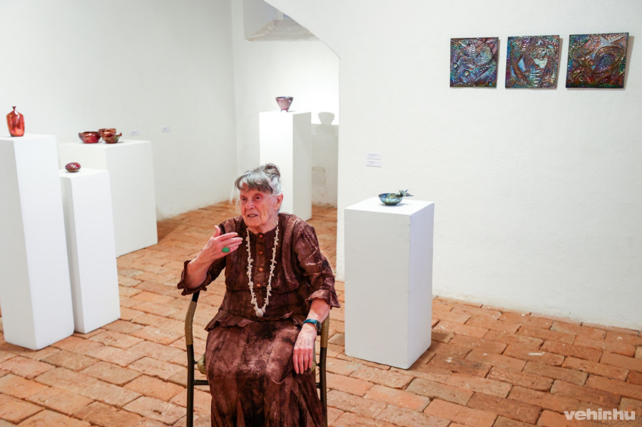 Bokros Júlia munkái között