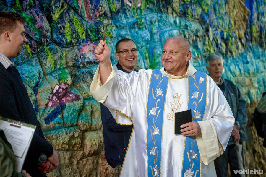 Az alagutat Zsebe Attila diakónus áldotta meg