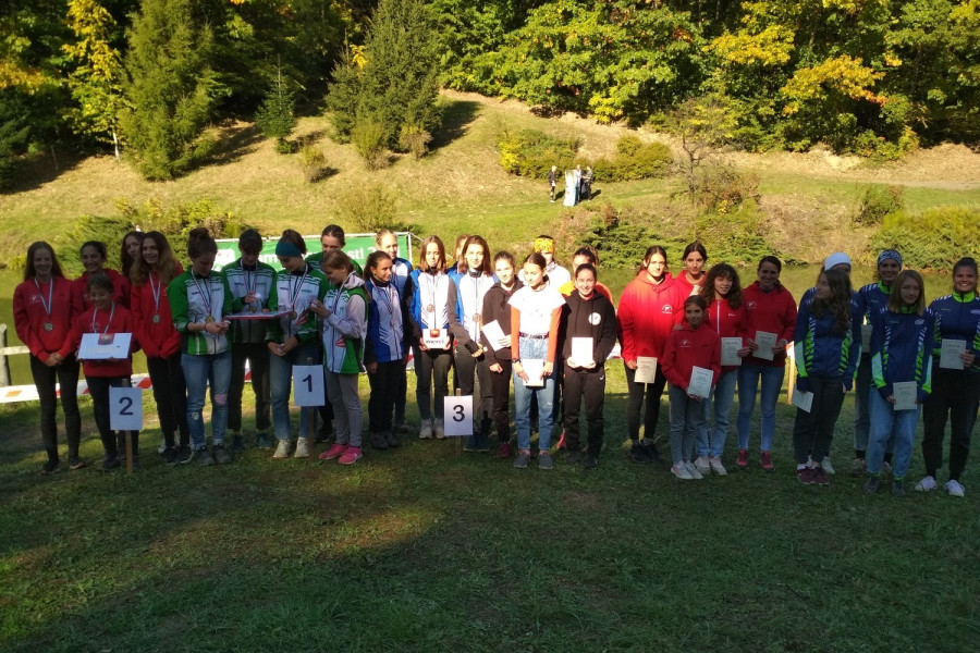 A női egyesületi váltó kategóriában 2. és 5. helyet elért VHS csapat - Fotó: Németh Zsoltné Bors Melinda