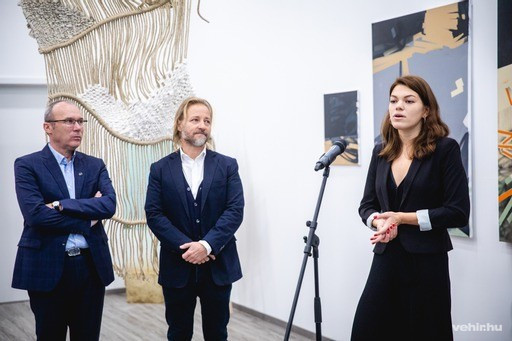 Porga Gyula polgármester és Erdélyi Szabolcs cégtulajdonos mellett Peredi Dorottya formatervező is beszélt a megnyitón.