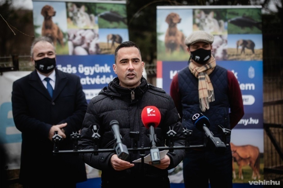 Ovádi Péter, mögötte balra Nagy István, agrárminiszter (archív fotó)