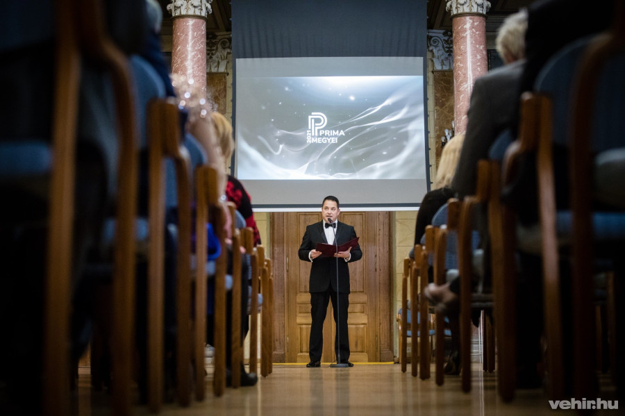 A rendezvényt Gazsi Attila, VOSZ elnökhelyettese és a  Veszprém megyei Szervezet elnöke nyitotta meg.