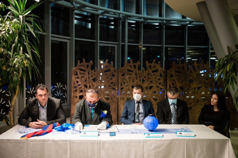 A gála előtt Kovács Áron önkormányzati képviselő, Molnár Roland egyesületi elnök, Gelencsér András, a Pannon Egyetem rektora, valamint Tenk Tamás, a Bébi Koraszülött Mentő Alapítvány  kuratóriumának elnöke tartott sajtótájékoztatót.