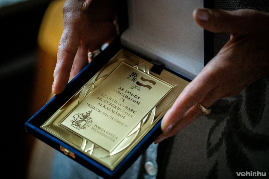 Ma már számos kitüntetés őrzi a bátor tettet