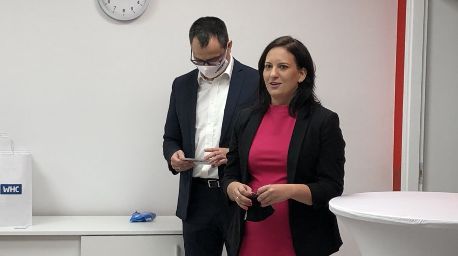 Göltl Viktor, a WHC Csoport ügyvezetője és Hegedűs Barbara alpolgármester.