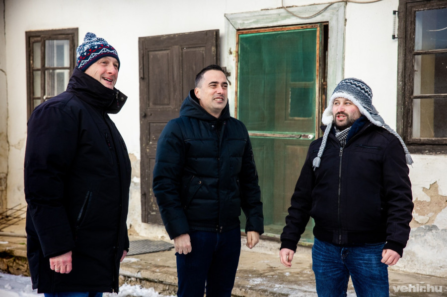 Fodor-Bödös István polgármester, Ovádi Péter parlamenti képviselő és Lippert Ferenc a vasárnapi bejáráson.