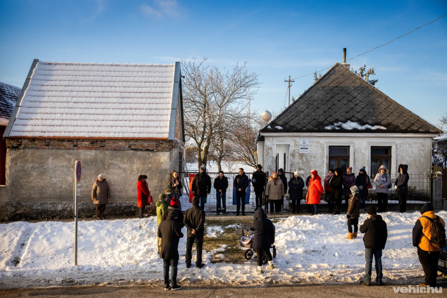 A Múlttal a Jövőért Egyesület birtokába került ingatlanegyüttes. A kép bal oldalán látható melléképület felújítása már elkezdődött.