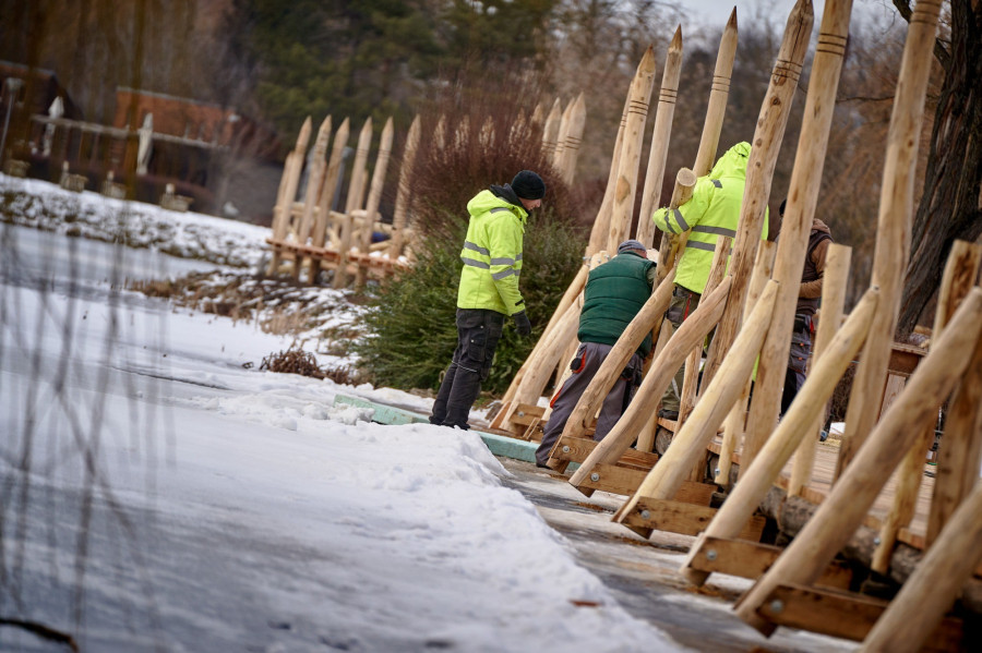 Rendbe teszik a vidámparki tó környezetét