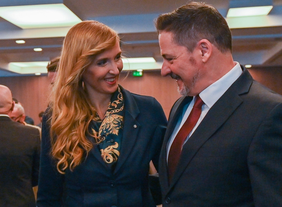 Szabó Tünde sportért felelős államtitikár és Gyulay Zsolt, a Magyar Olimpiai Bizottság (MOB) megválasztott új elnöke a MOB közgyűlésén a budapesti Larus Rendezvényközpontban 2022. január 29-én. Az 57 éves, kétszeres olimpiai bajnok kajakos Gyulay Zsolt a Hungaroring Sport Zrt. elnök-vezérigazgatója. MTI/Illyés Tibor