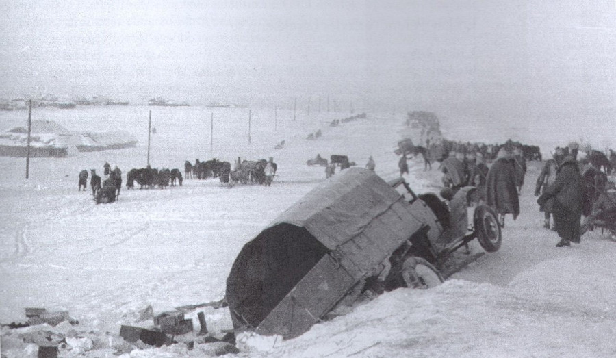 Visszavonuló magyar katonák a Don-kanyarnál - A doni katasztrófa, 1943 / Fotó: www.cultura.hu)