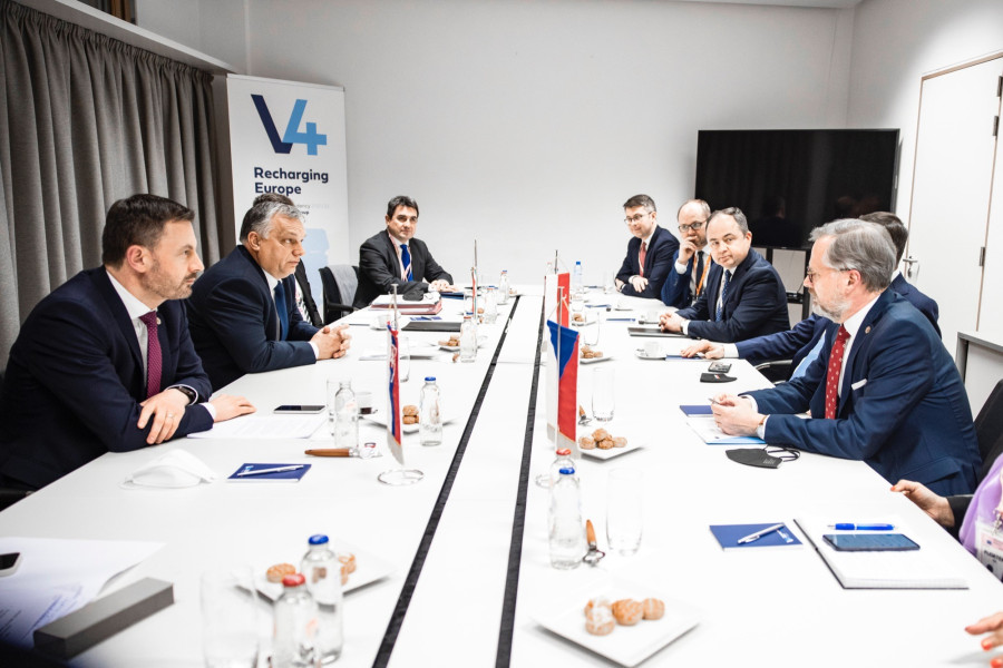 A V4-országok egyeztetése az uniós csúcs előtt csütörtök este (MTI)