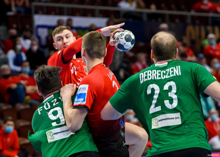 Ilics Zorán (labdával) öt góllal vette ki a részét a győzelemből (archív fénykép)