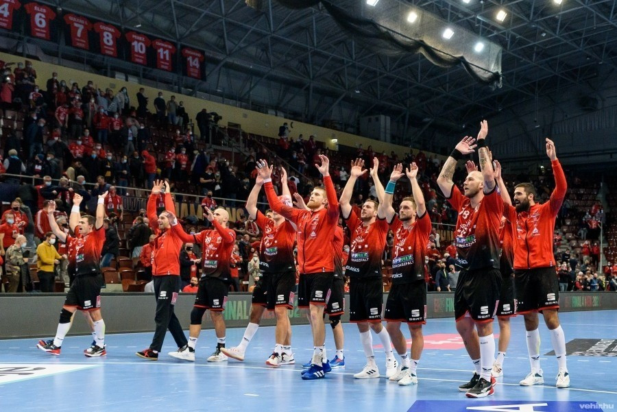 Magabiztos sikert aratott az "Építők" (archív fénykép)