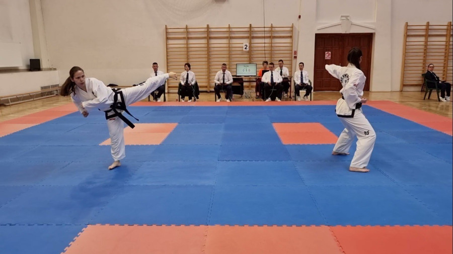 Bécsi Nikolett (balra) három érmet szerzett - Fotó: Vajky László