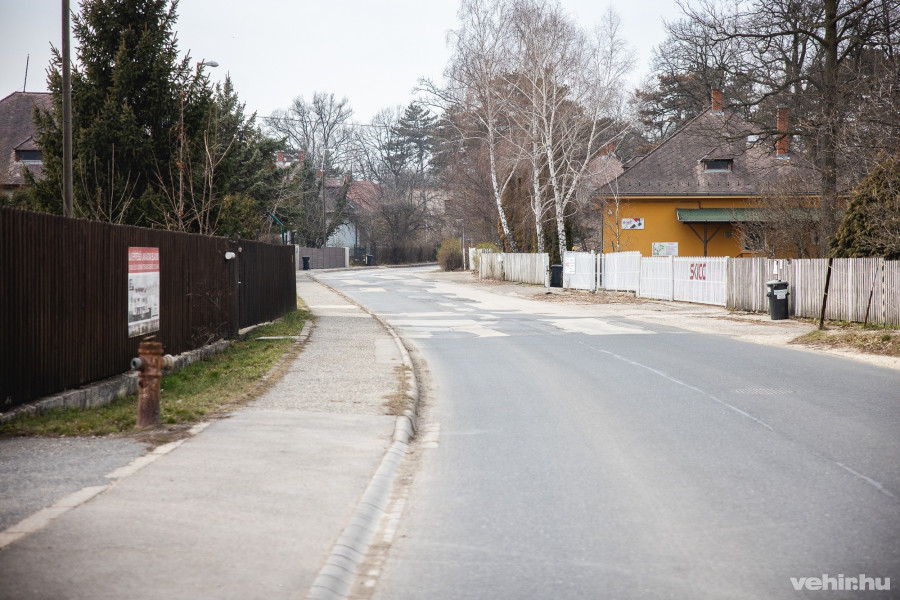 A Csererdei út kb. 650 méter hosszan újul meg a bevezető szakasztól egészen az Ipari Kerámiáig