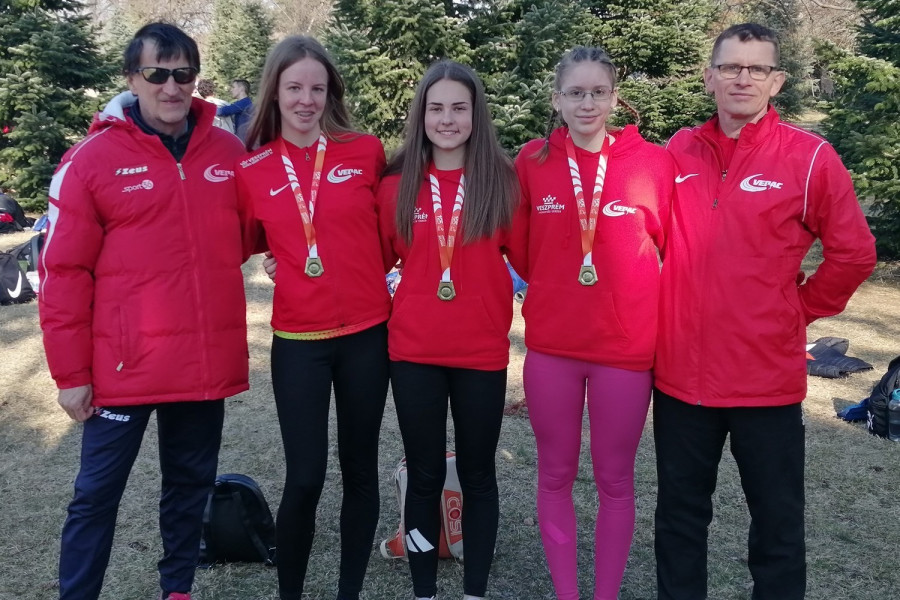 A VEDAC U18-as győztes női csapata