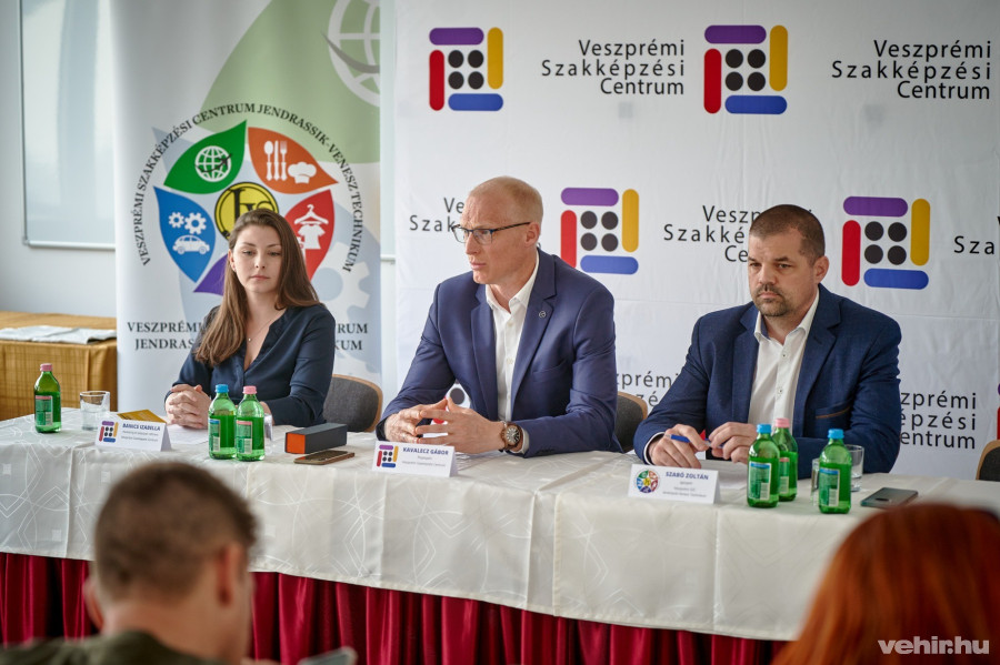 Banics Izabella, Kavalecz Gábor, Szabó Zoltán