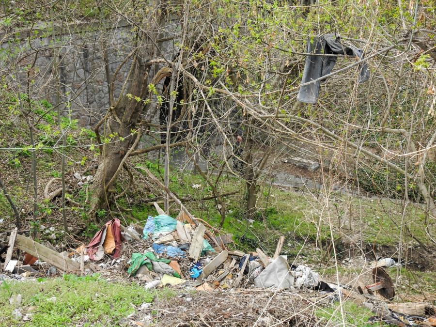 Ezt a hulladékhegyet tüntetik el az önkéntesek