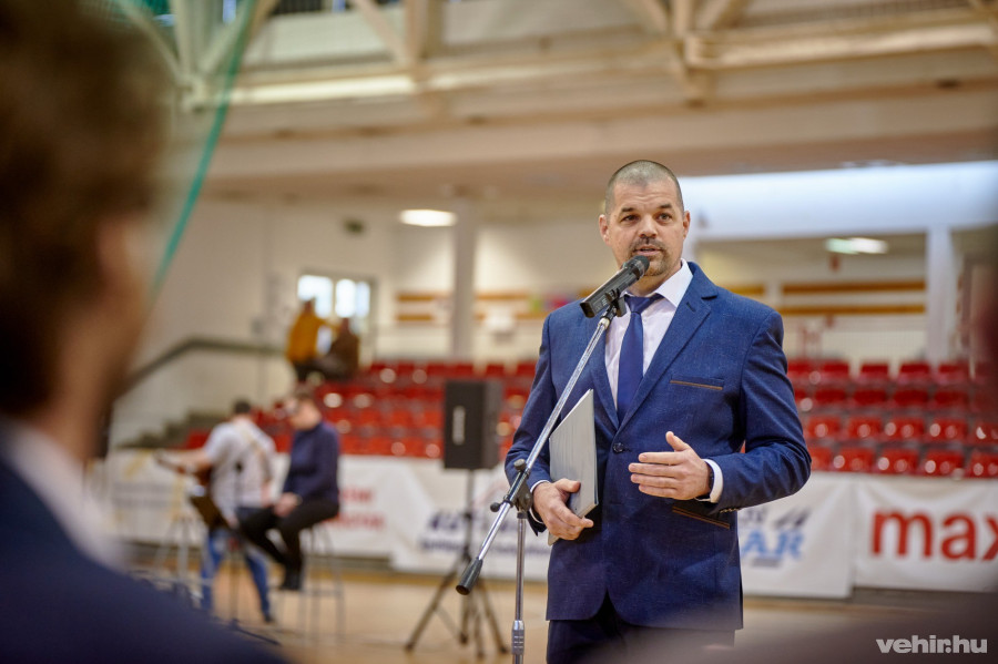 Szabó Zoltán igazgató