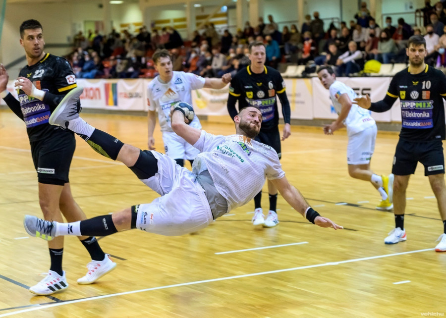 Topic Petar (22-es mezben) Tatabányán folytatja