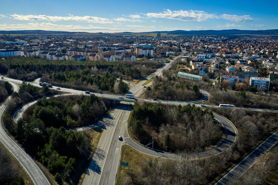 A régi Budapest úti csomópont használatban maradó ágait is felújítják