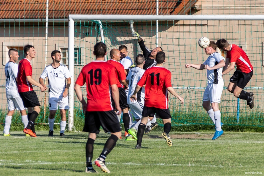 Komoly izgalmakat tartogat az utolsó előtti forduló (archív fénykép)