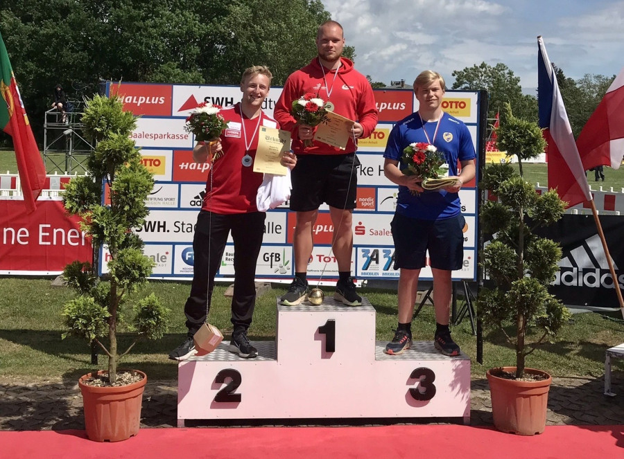 Csekő Miklós a dobogó tetején - Fotó: VEDAC