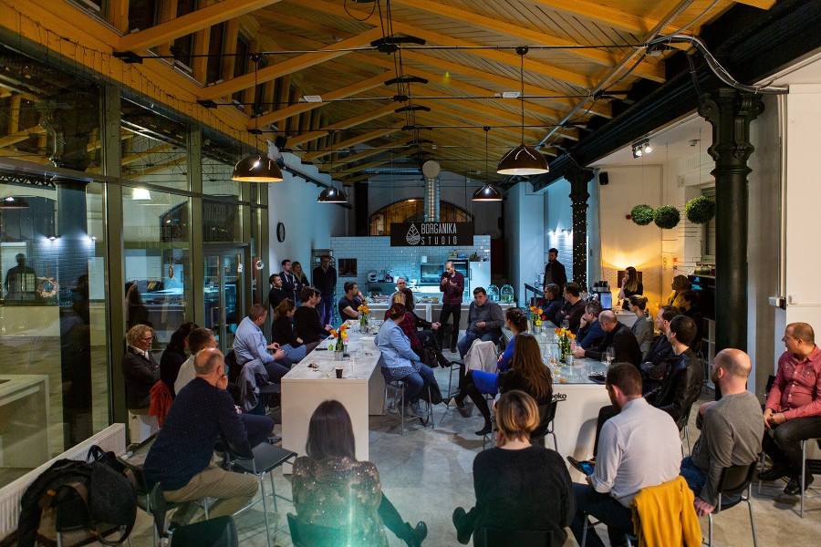 Budapesten már nagy sikert alkottak a HUB Design House beszélgetései (Fotó: Super Channel)