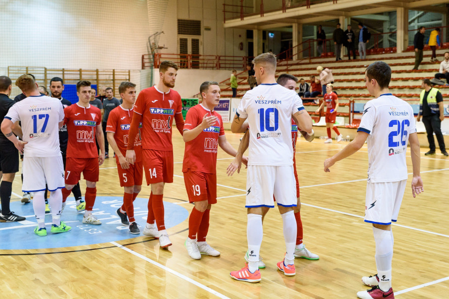 Kártik Zsombor (14) az MVFC Berettyóújfalu csapatából érkezik Veszprémbe (archív fénykép)