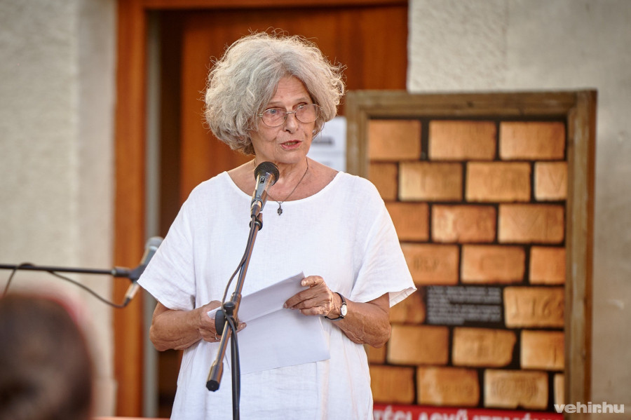 Keserü Katalin, művészettörténész a megnyitón