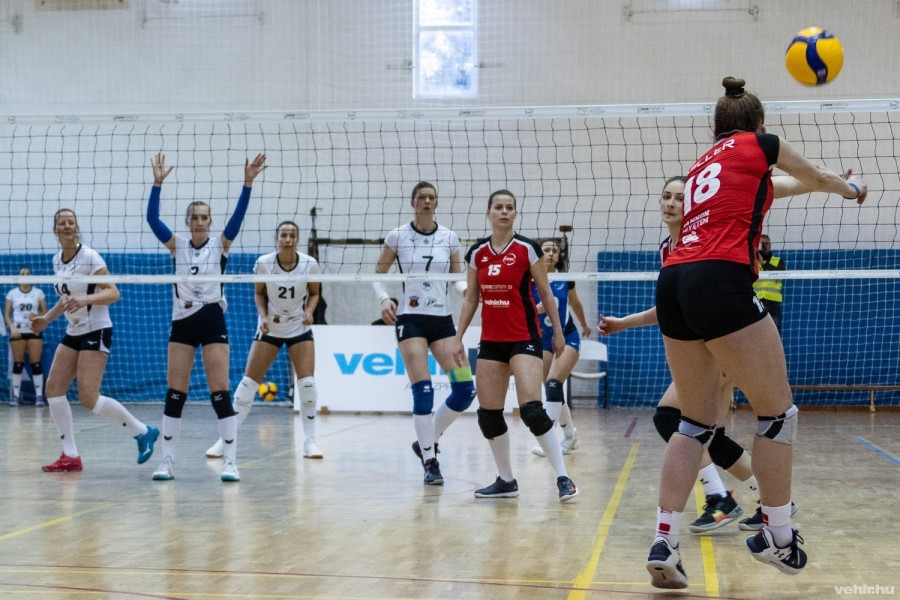 Pós Adrienn (piros 15) jövőre is Veszprémben szerepel (archív fénykép)