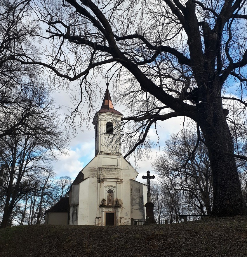 Az ásatás helyszíne, a nagyvázsonyi Szent István-templom, a "a Balaton-felvidék gyöngyszeme" körüli sírkert lesz