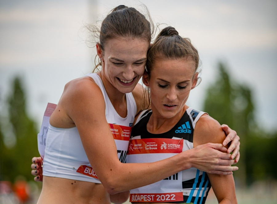 Bartha-Kéri Bianka (jobbra) - Fotó: SVSE