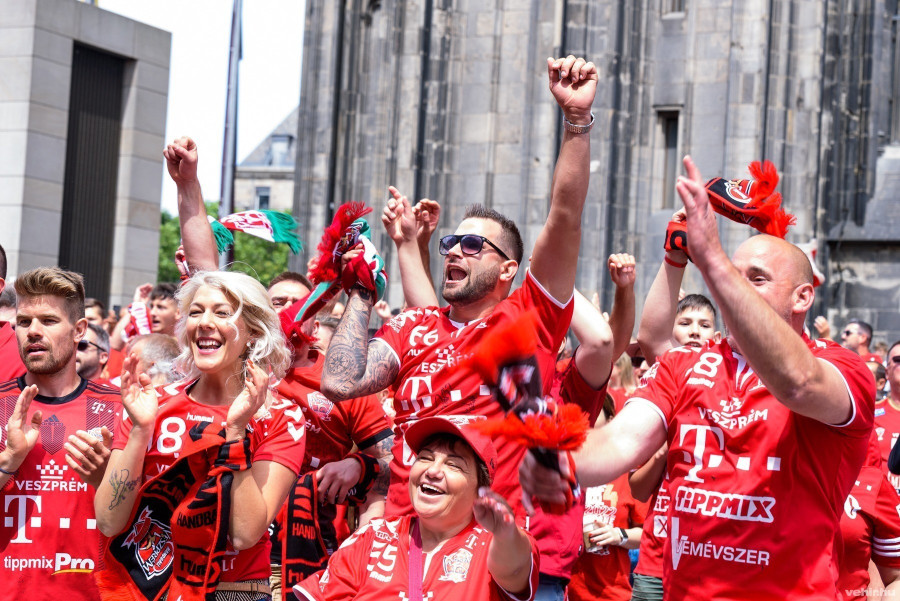 A veszprémi szurkolók továbbra is hisznek a BL-győzelemben (archív fénykép)