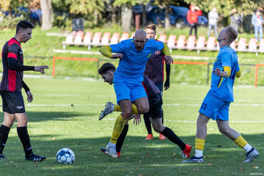 A kék mezes pétiek szombaton a hibátlan Tihanynál vizitálnak