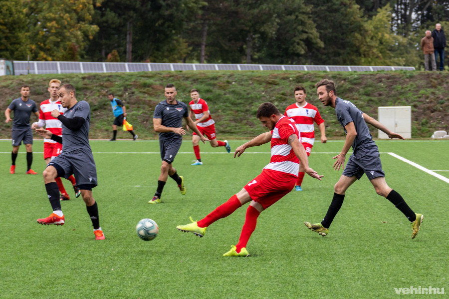 Hatgólos döntetlent játszott a Tapolca és a Devecser - a cikk alján képgaléria található
