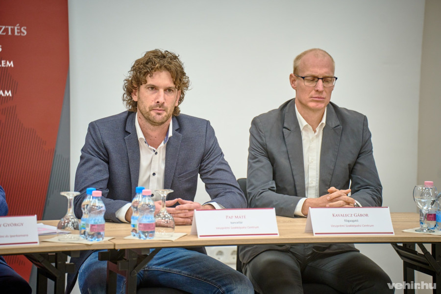 Pap Máté, kancellár és Kavalecz Gábor, főigazgató a Veszprémi Szakképzési Centrumból