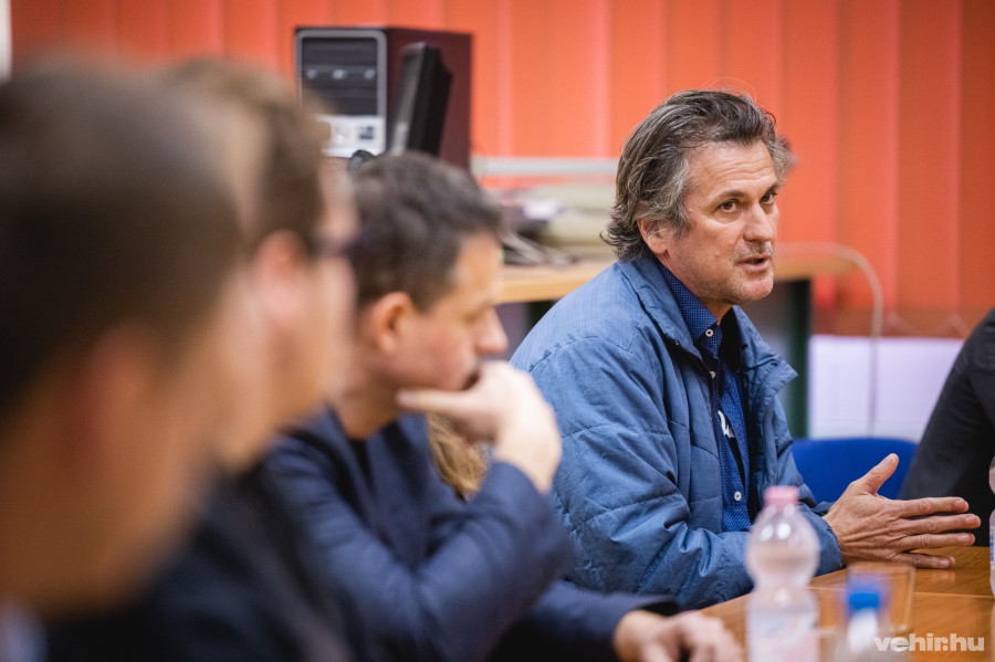 Pethő Imre (a kép jobb szélén), a Szabad Sajtó Egyesület elnöke