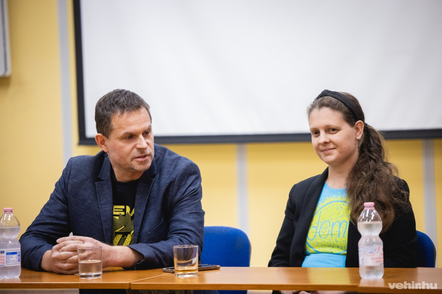 Berta Barna és Szénási Panna a DEMO Egyesület és kultúrAktív Egyesület részéről