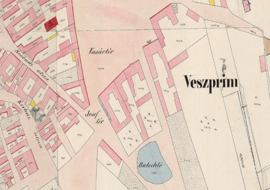 A Baloch-tó a mai Vörösmart tér helyén volt, vizét néhány óra alatt kimerték a szomszédos fatelep oltására a nagy tűzvész során (1857, kataszteri térkép, arcanum.com)